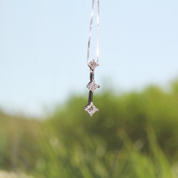 14 kt White Gold 3-Diamond Necklace - Picture 13 of 13